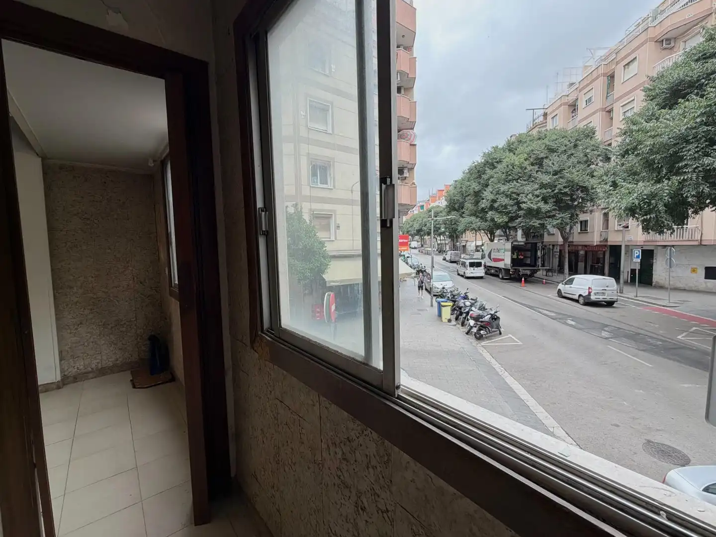 Vista exterior de Piso en venta en L'Hospitalet de Llobregat