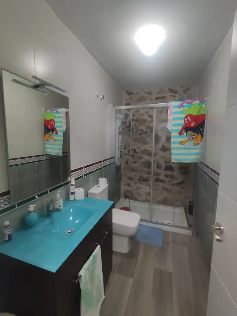 Badezimmer von Maisonette zum Verkauf in Casas del Castañar mit Möbliert und Balkon