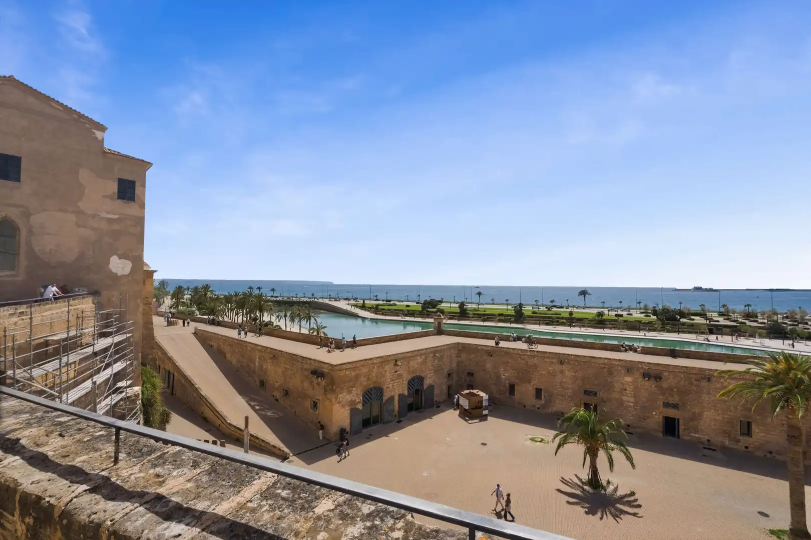 Terrasse von Erdgeschoss zum Verkauf in  Palma de Mallorca mit Klimaanlage, Parkett und Möbliert