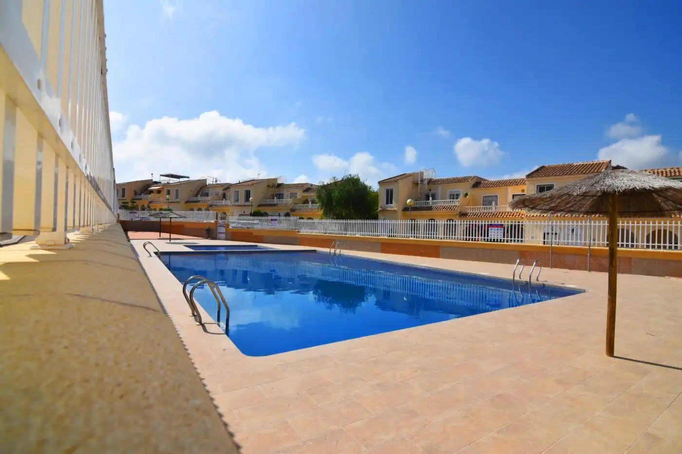 Piscina de Apartament en venda en Santa Pola amb Aire condicionat, Calefacció i Moblat