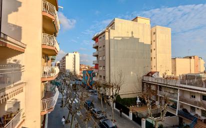 Vista exterior de Pis en venda en Premià de Mar amb Calefacció, Terrassa i Alarma