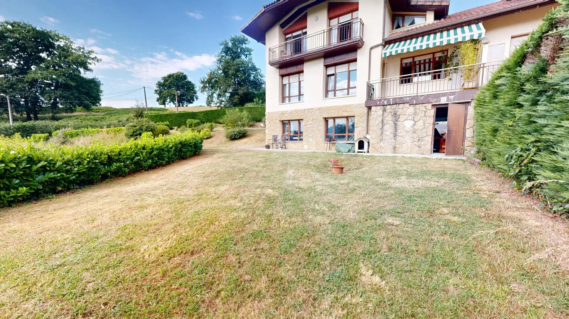 Vista exterior de Casa adosada en venta en Zalla  con Calefacción, Jardín privado y Terraza