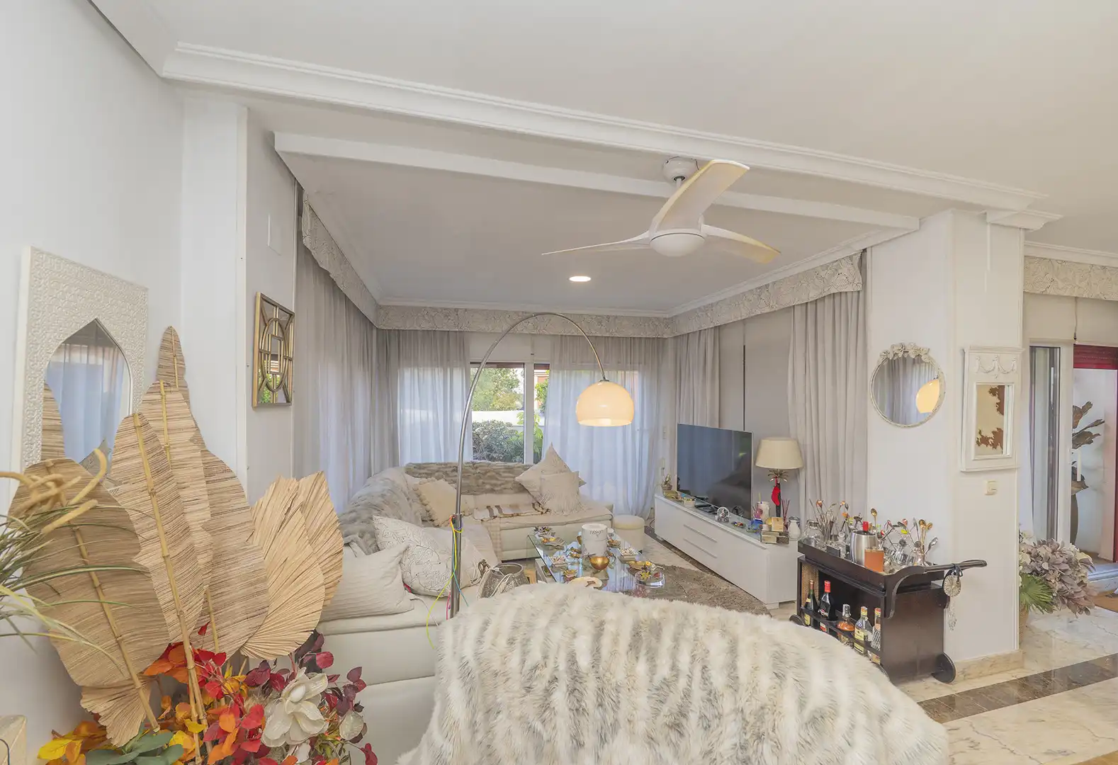 Sala de estar de Casa adosada en venta en Benalmádena con Terraza, Piscina y Internet