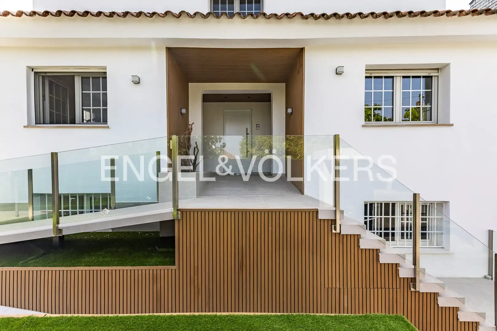 Vista exterior de Casa o xalet de lloguer en Sant Cugat del Vallès amb Aire condicionat, Calefacció i Jardí privat