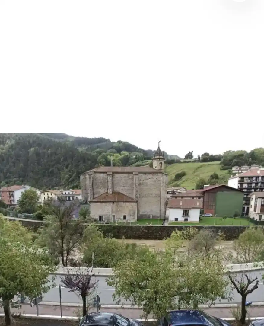 Vista exterior de Pis en venda en Legorreta amb Jardí privat, Parquet i Moblat