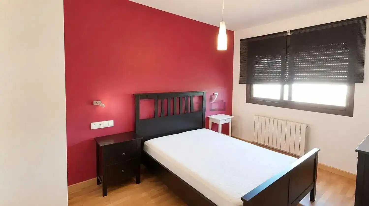 Dormitori de Apartament de lloguer en Granada amb Aire condicionat, Calefacció i Moblat