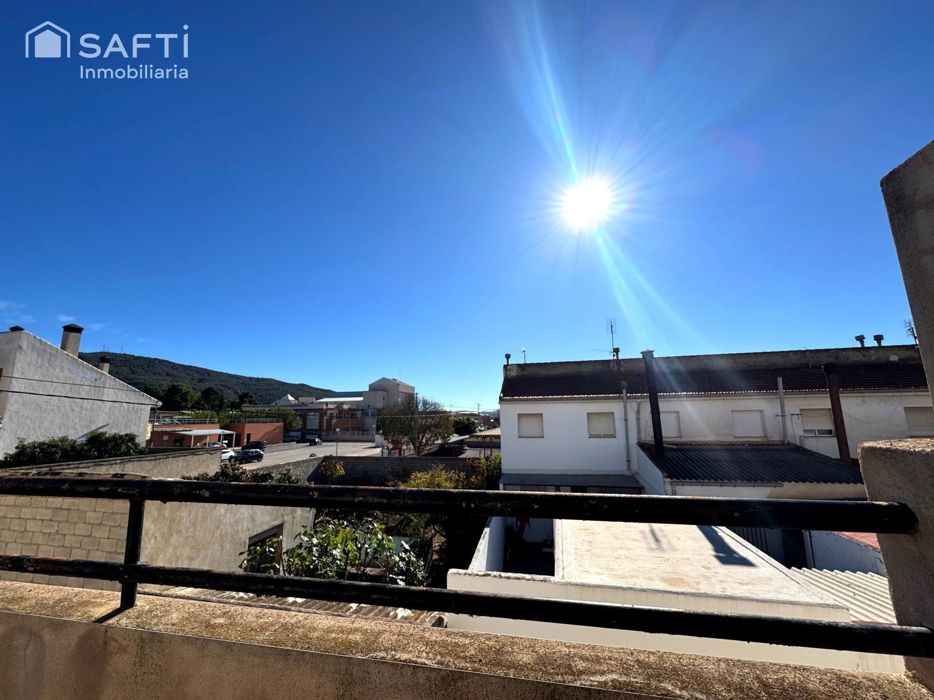 Exterior view of Single-family semi-detached for sale in El Pinós / Pinoso  with Terrace and Balcony