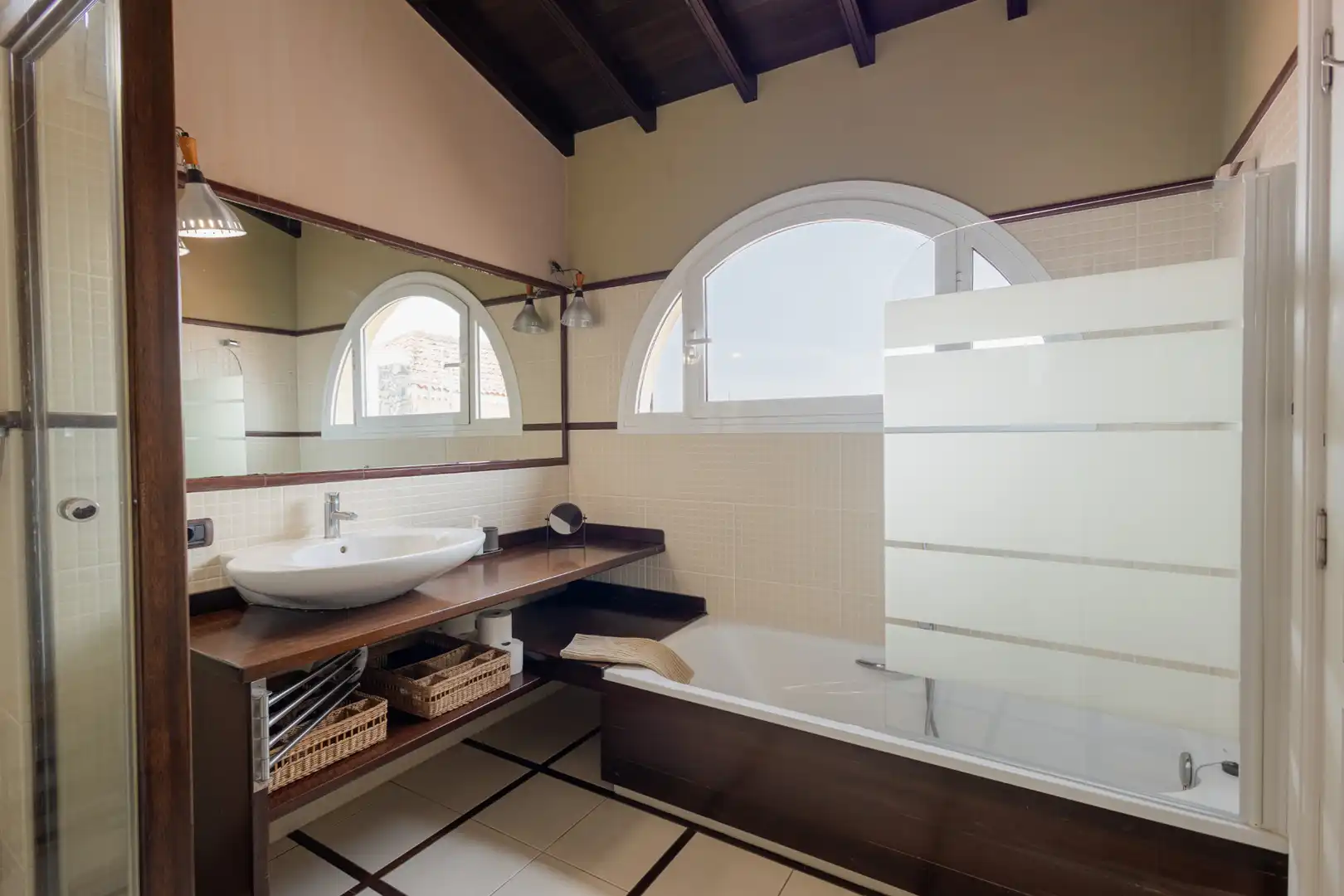 Bany de Casa o xalet en venda en La Orotava amb Jardí privat, Parquet i Moblat
