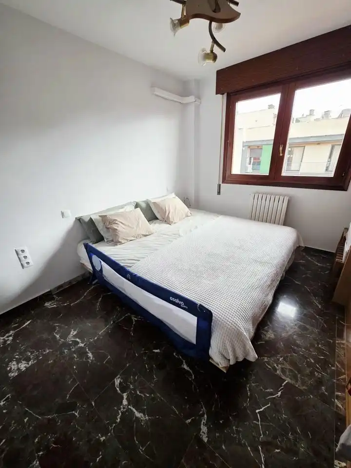 Habitación de Piso en venta en Zaragoza con Aire acondicionado, Calefacción y Jardín privado