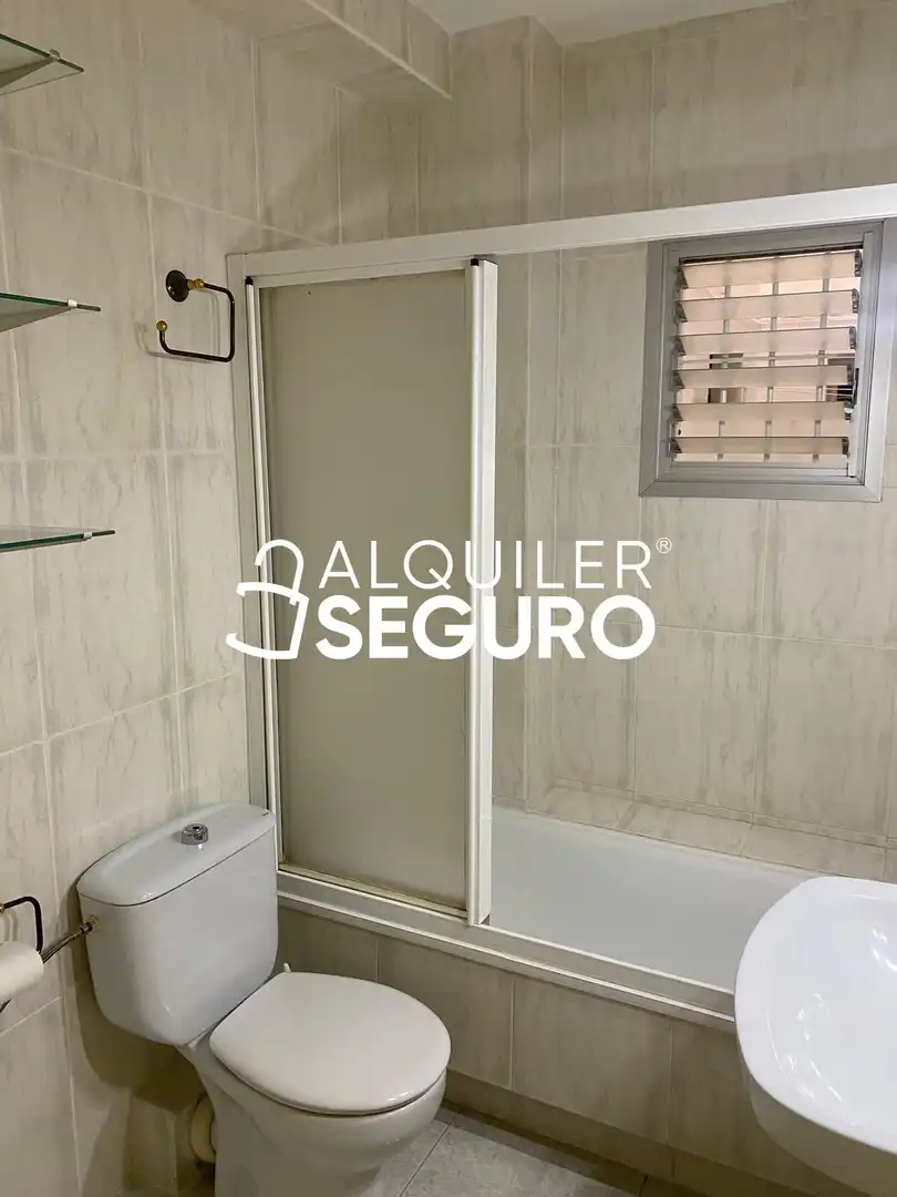 Badezimmer von Wohnung zur Miete in Murcia mit Klimaanlage