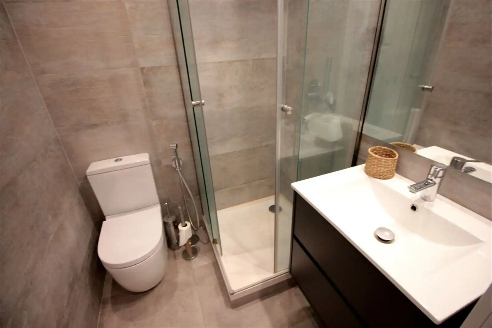 Bathroom of Study for rent in Madrid  with Air Conditioner, Heating and Furnished
