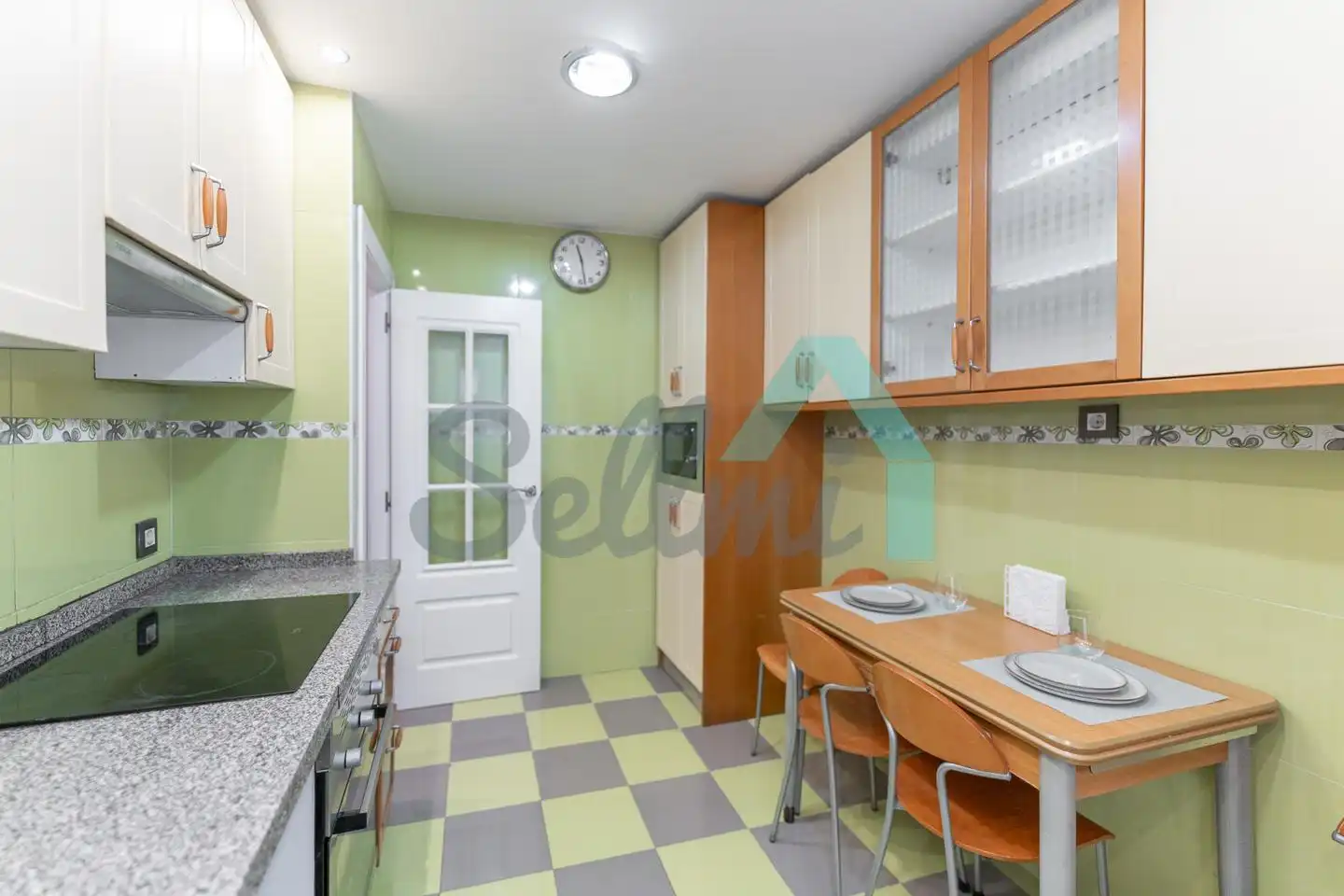 Cuina de Pis de lloguer en Oviedo  amb Calefacció, Parquet i Terrassa