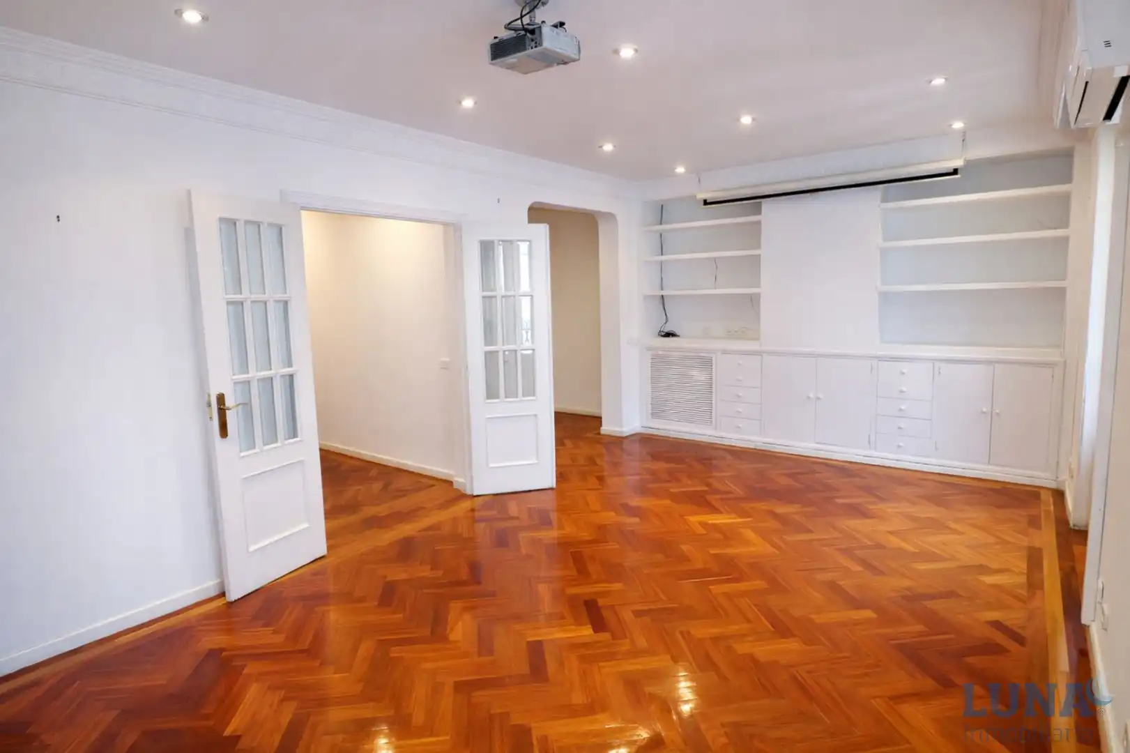 Wohnzimmer von Wohnung zum Verkauf in Madrid mit Klimaanlage, Heizung und Parkett