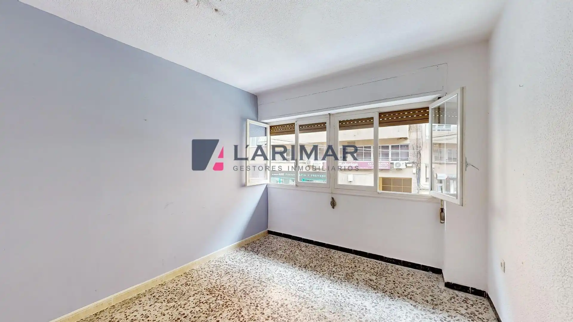 Habitación de Local en venta en Alicante / Alacant