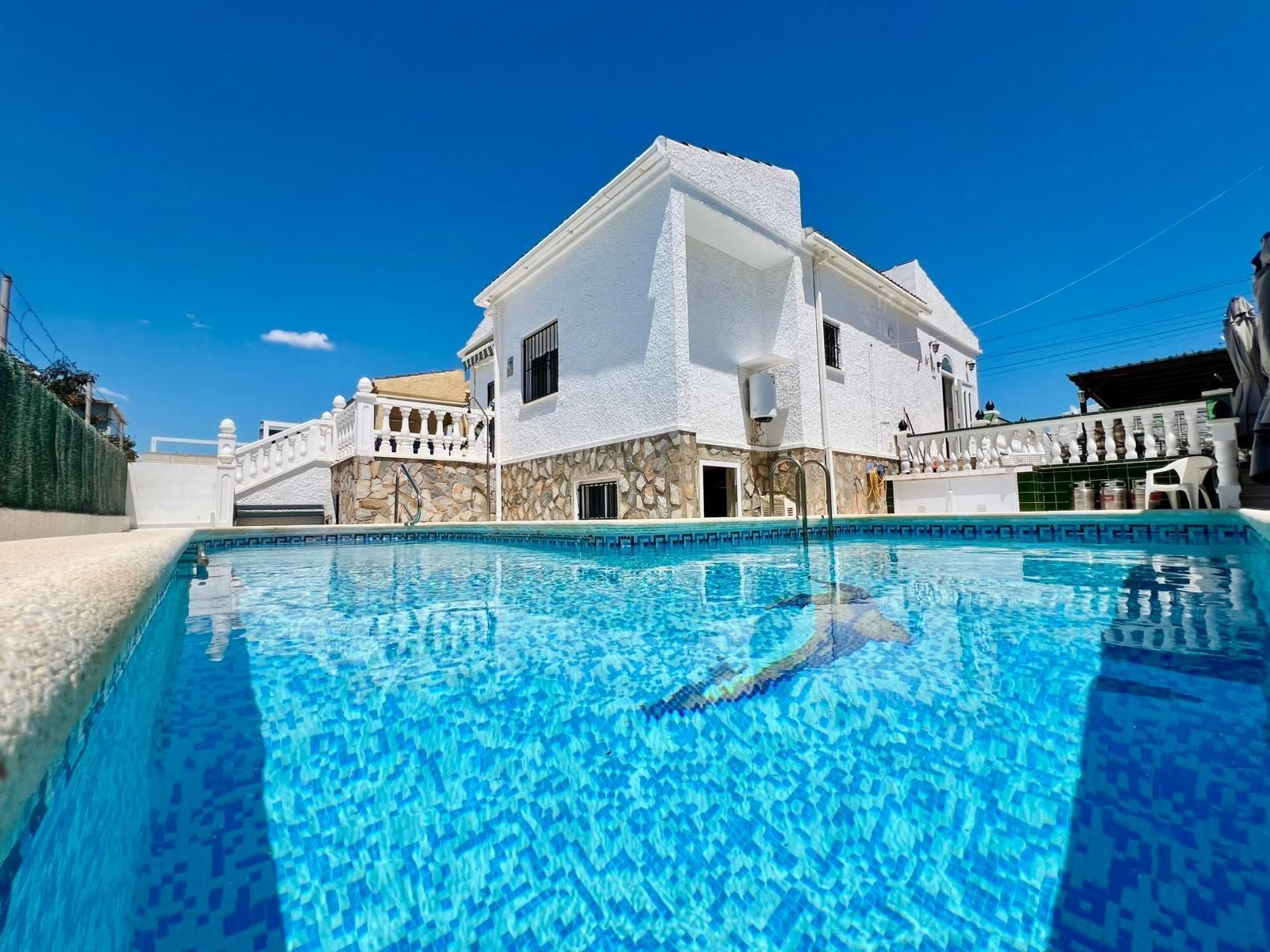 Piscina de Casa o xalet en venda en Torrevieja amb Aire condicionat, Calefacció i Jardí privat