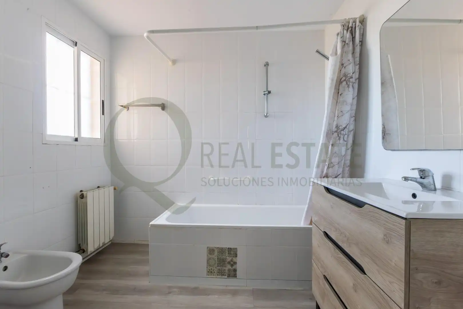 Baño de Casa o chalet en venta en Alicante / Alacant con Jardín privado, Terraza y Trastero