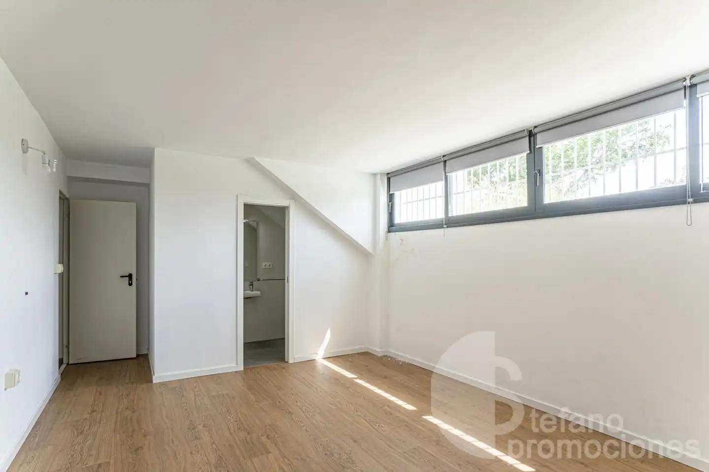Habitación de Casa adosada en venta en Málaga con Aire acondicionado, Calefacción y Jardín privado
