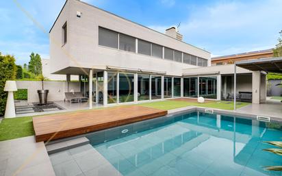 Piscina de Casa o xalet en venda en Sant Cugat del Vallès amb Aire condicionat, Terrassa i Piscina