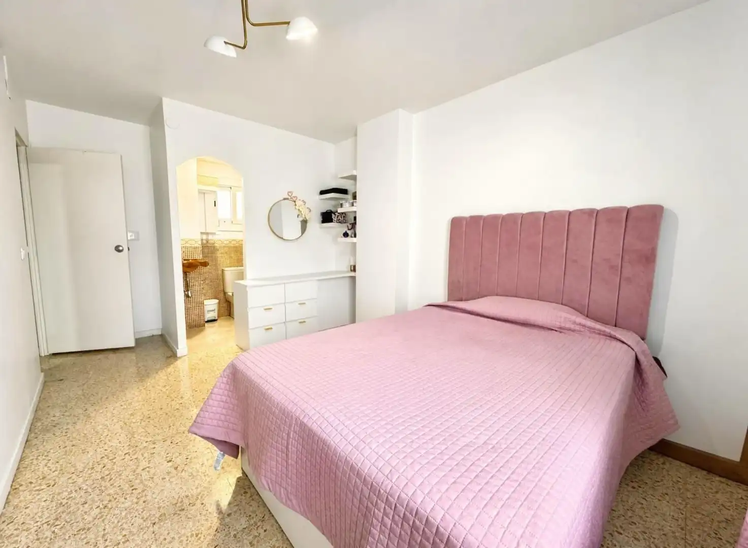 Dormitori de Àtic en venda en Girona amb Aire condicionat i Terrassa