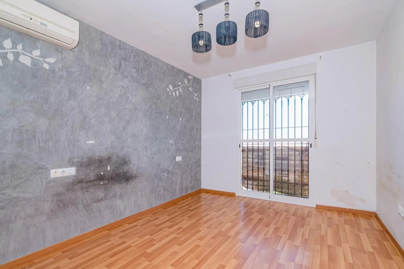 Casa aparellada amb terrassa en venda a Jun, imagen 26