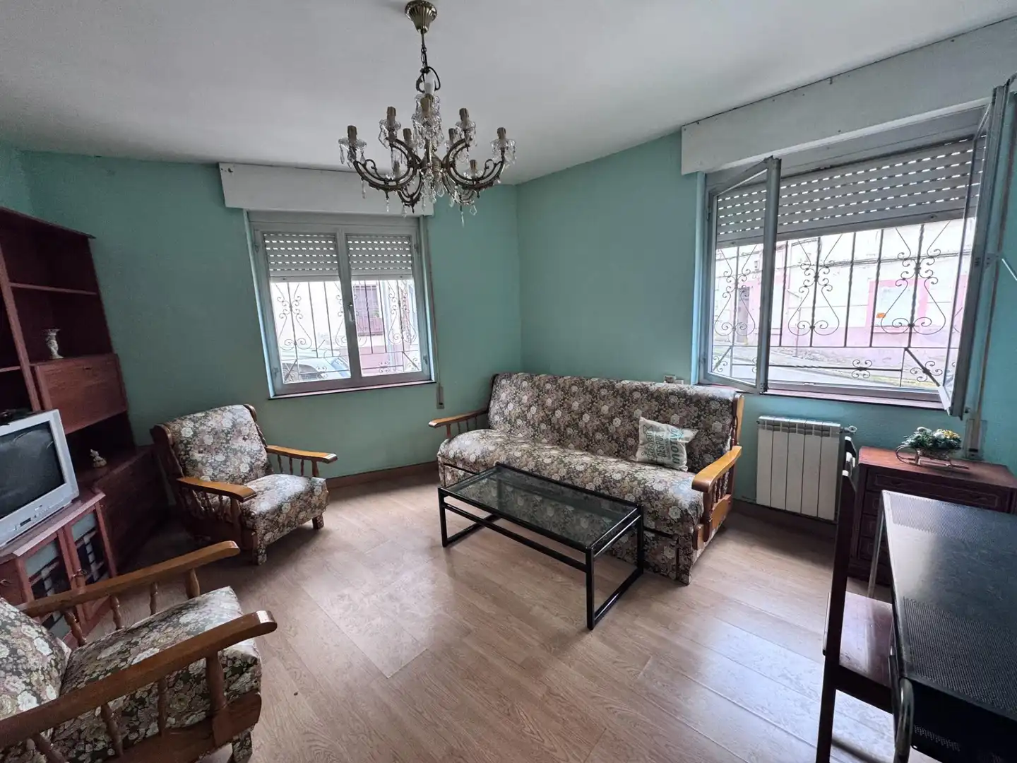 Sala d'estar de Pis en venda en Oviedo  amb Calefacció