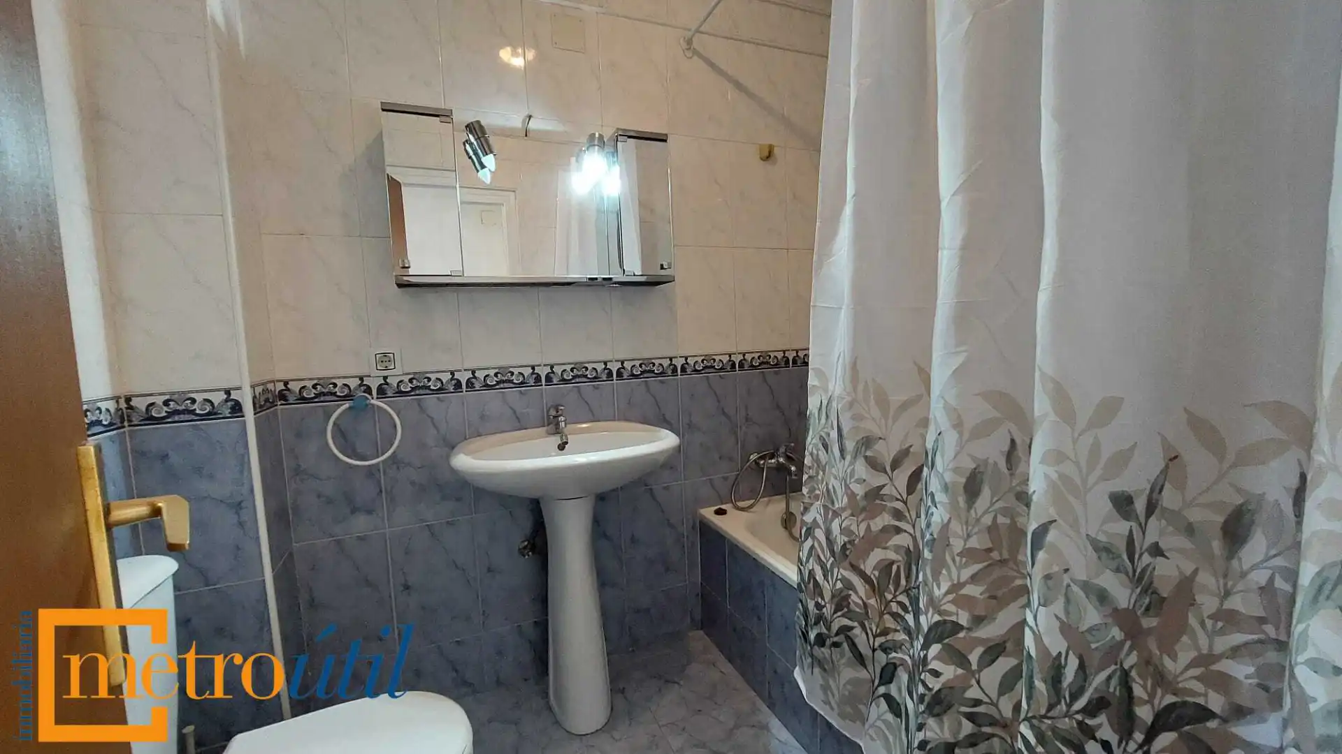 Bathroom of Flat for rent in Salamanca  with Heating, Furnished and Balcony
