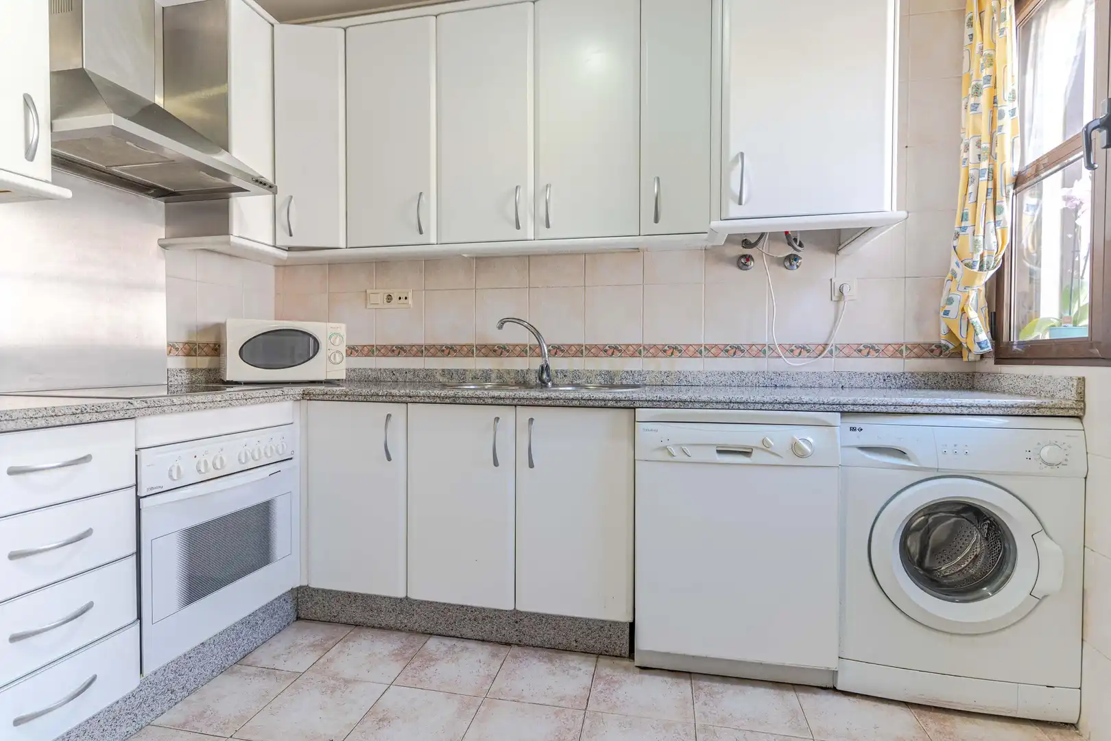 Kitchen of Flat for sale in Granada  with Air Conditioner
