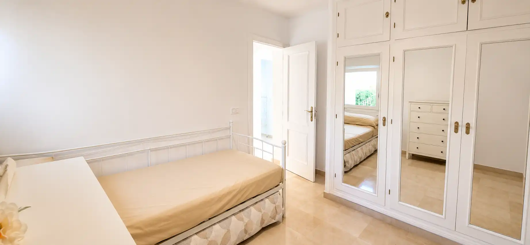 Habitación de Casa adosada en venta en Mijas con Aire acondicionado, Calefacción y Jardín privado