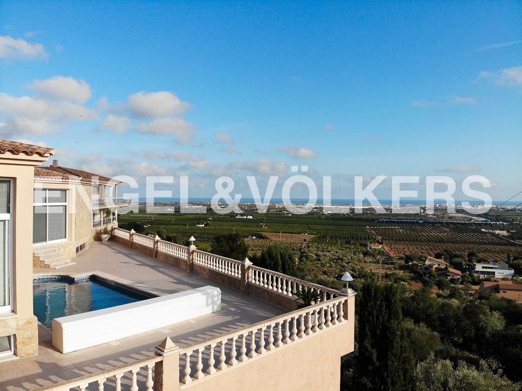Vista exterior de Casa o xalet en venda en Vinaròs amb Aire condicionat, Calefacció i Jardí privat