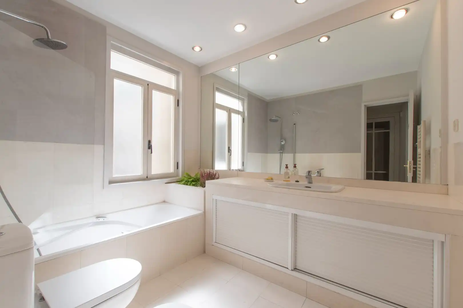 Flat with terrace to rent in Calle de Ferraz 31, imagen 2