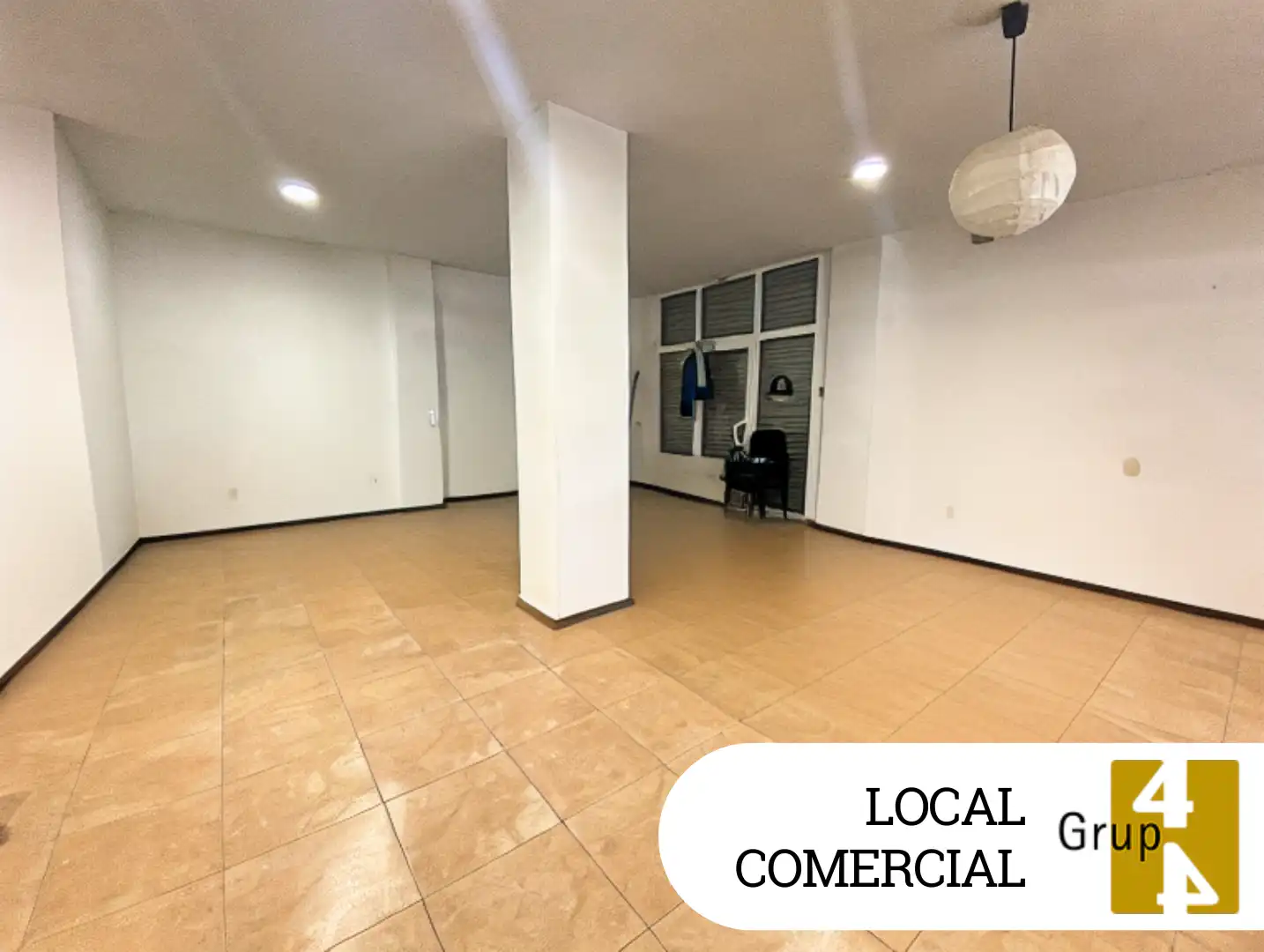 Vista exterior de Local en venda en L'Hospitalet de Llobregat
