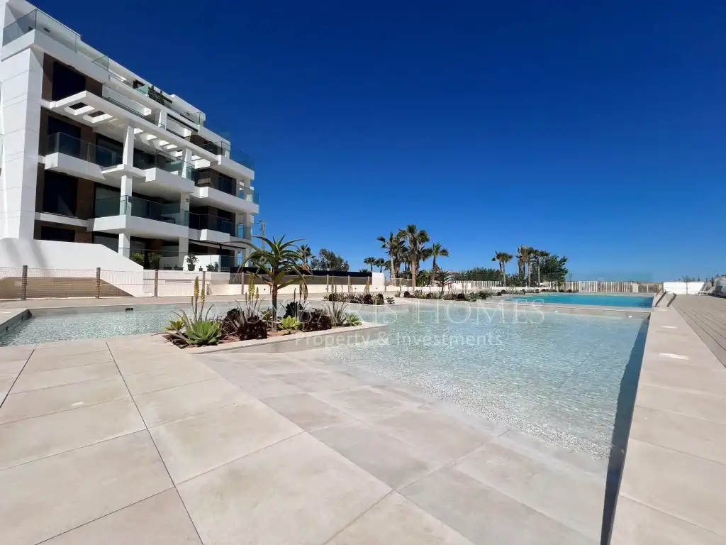 Piscina de Ático en venta en Dénia con Piscina comunitaria