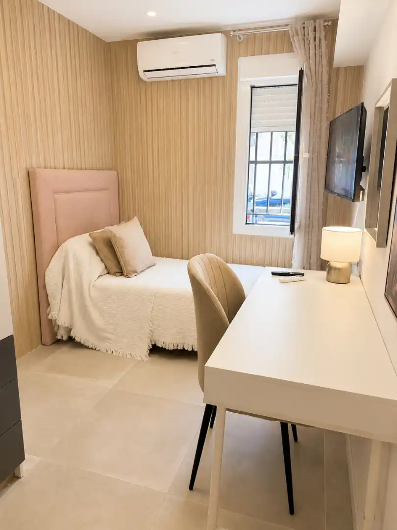 Bedroom of Study for share in Sevilla  with Air Conditioner, Heating and Furnished
