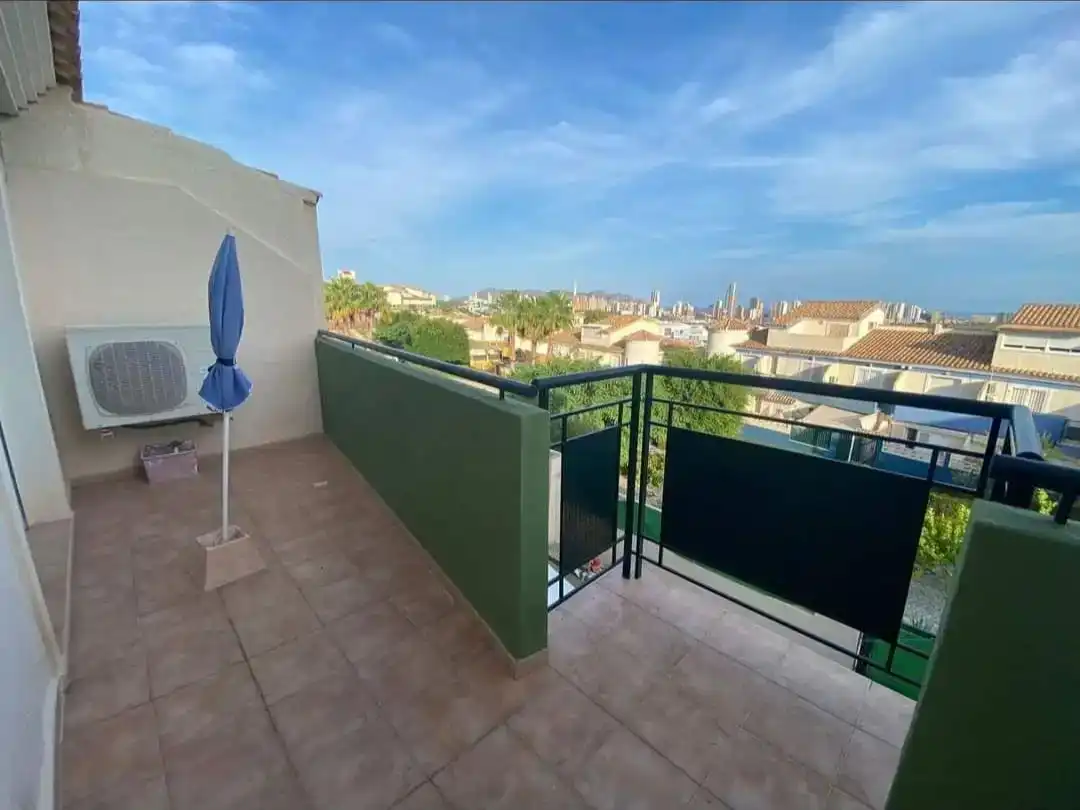 Terrassa de Pis en venda en Finestrat amb Aire condicionat, Jardí privat i Piscina