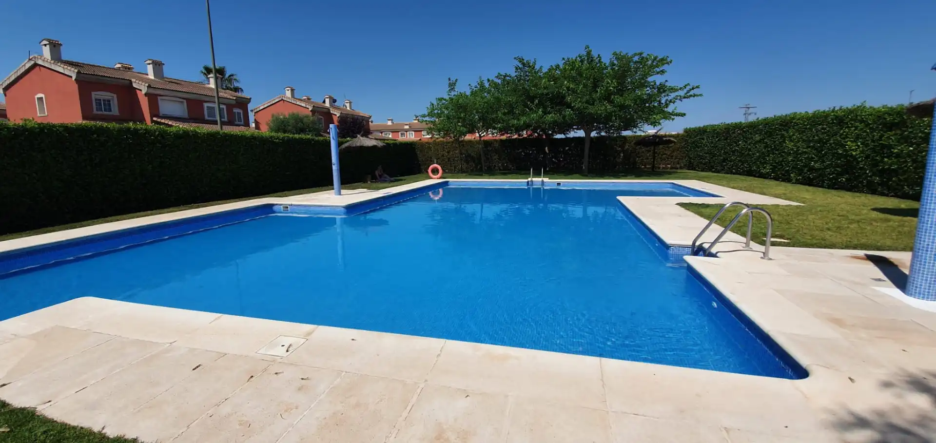 Piscina de Casa adosada en venta en La Pobla de Vallbona con Aire acondicionado, Calefacción y Jardín privado
