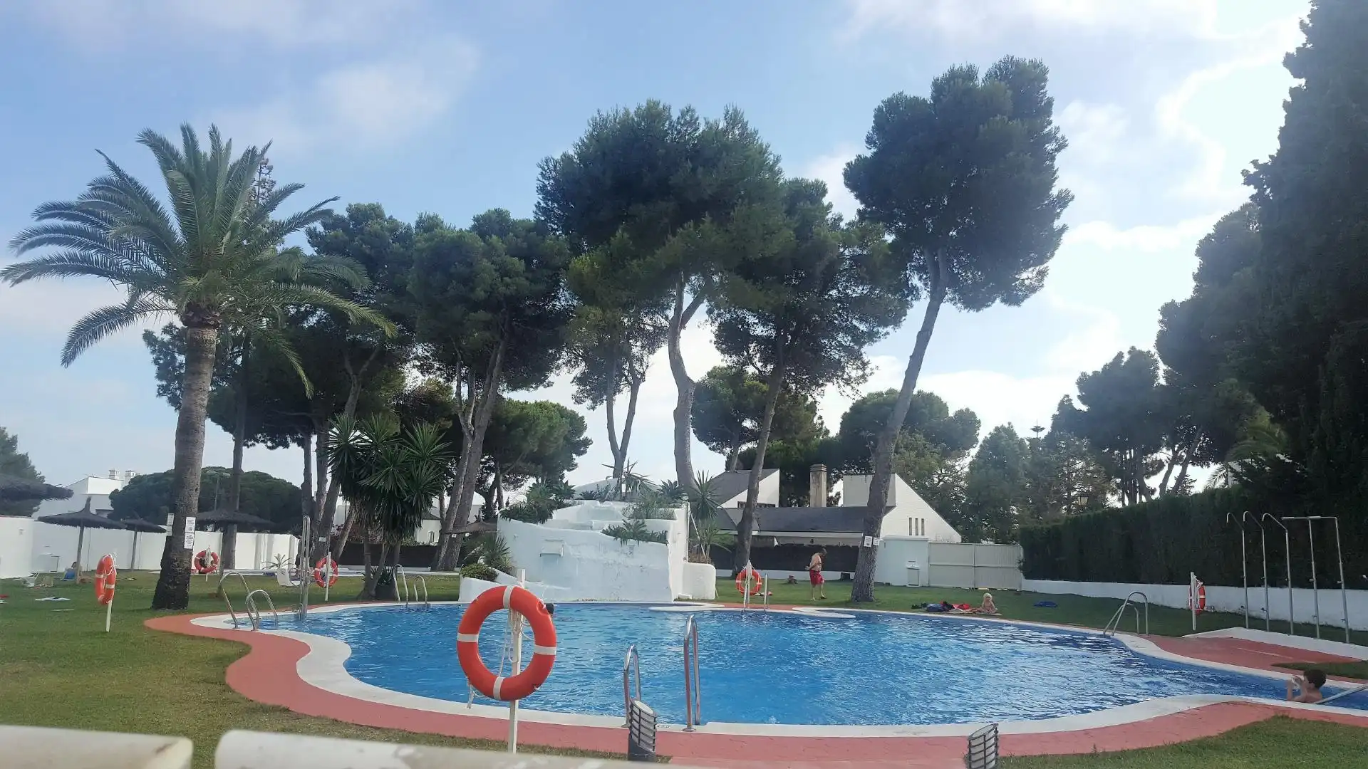 Piscina de Apartament en venda en El Puerto de Santa María amb Calefacció, Jardí privat i Piscina comunitària