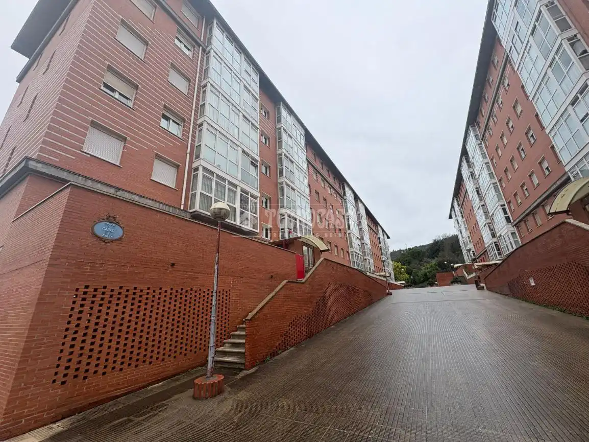 Vista exterior de Pis en venda en Bilbao  amb Calefacció i Traster