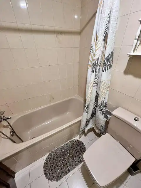 Baño de Apartamento de alquiler en Gijón  con Aire acondicionado, Calefacción y Amueblado
