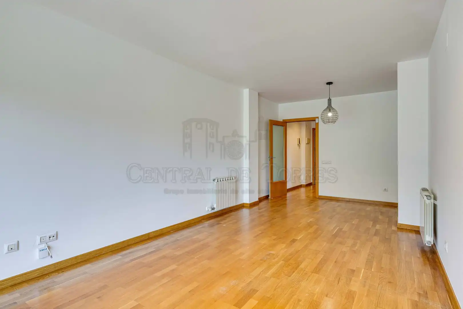 Living room of Flat for sale in Sant Cugat del Vallès  with Air Conditioner, Heating and Parquet flooring