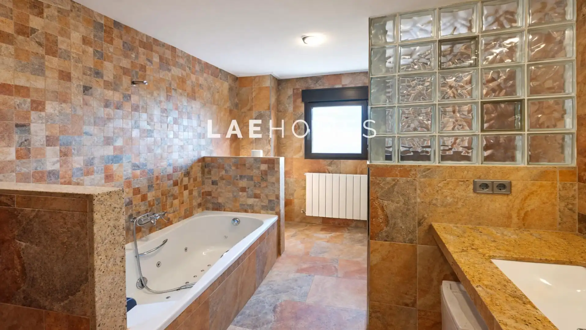 Bany de Casa o xalet en venda en Alcoy / Alcoi amb Calefacció, Jardí privat i Terrassa