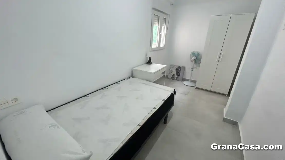 Schlafzimmer von Dachboden zur Miete in Granada mit Klimaanlage, Heizung und Möbliert