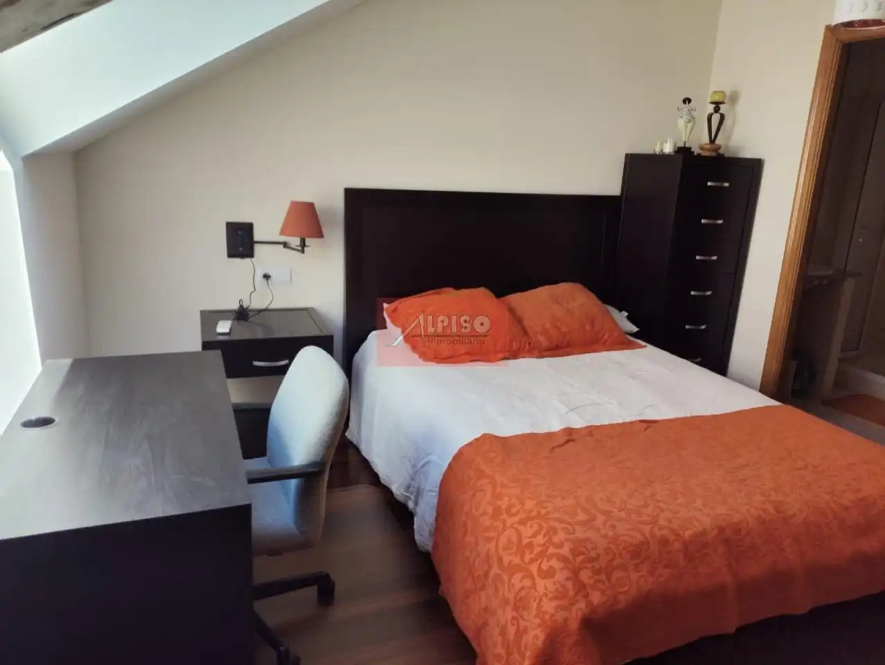 Habitación de Dúplex de alquiler en Ourense Capital  con Aire acondicionado, Calefacción y Parquet