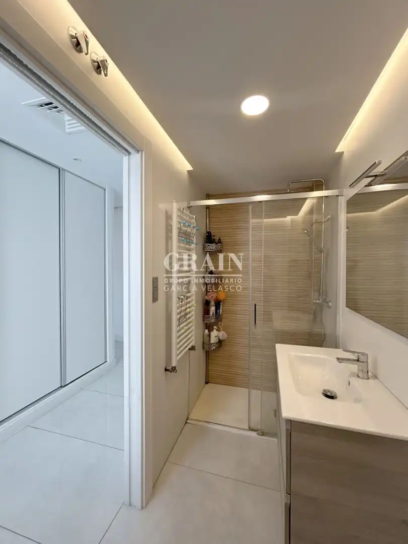 Bathroom of Flat for sale in Albacete  with Air Conditioner, Heating and Balcony