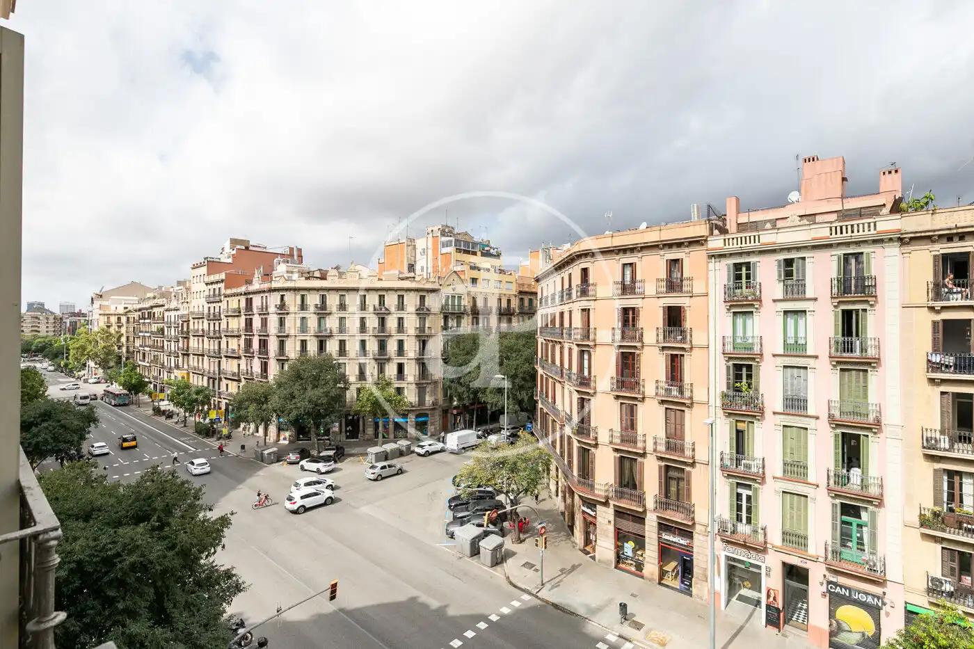 Vista exterior de Piso en venta en Barcelona con Aire acondicionado, Calefacción y Amueblado