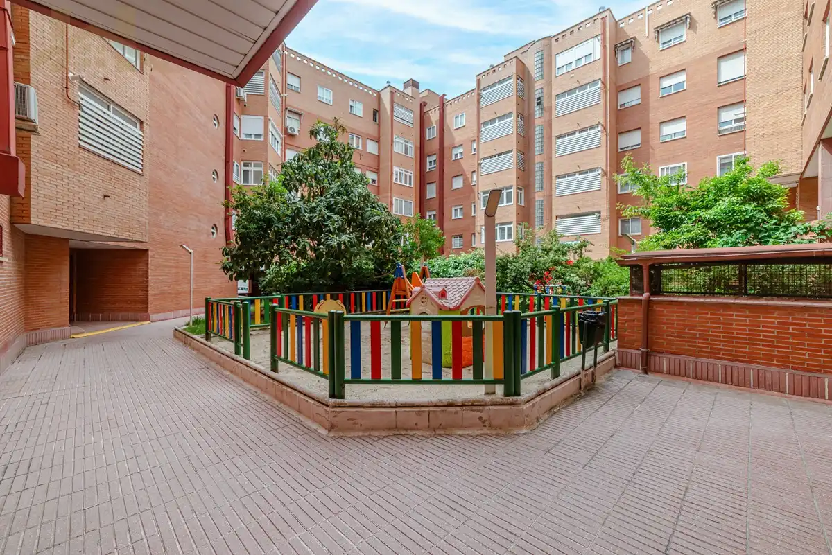 Vista exterior de Pis en venda en Madrid amb Aire condicionat, Calefacció i Terrassa