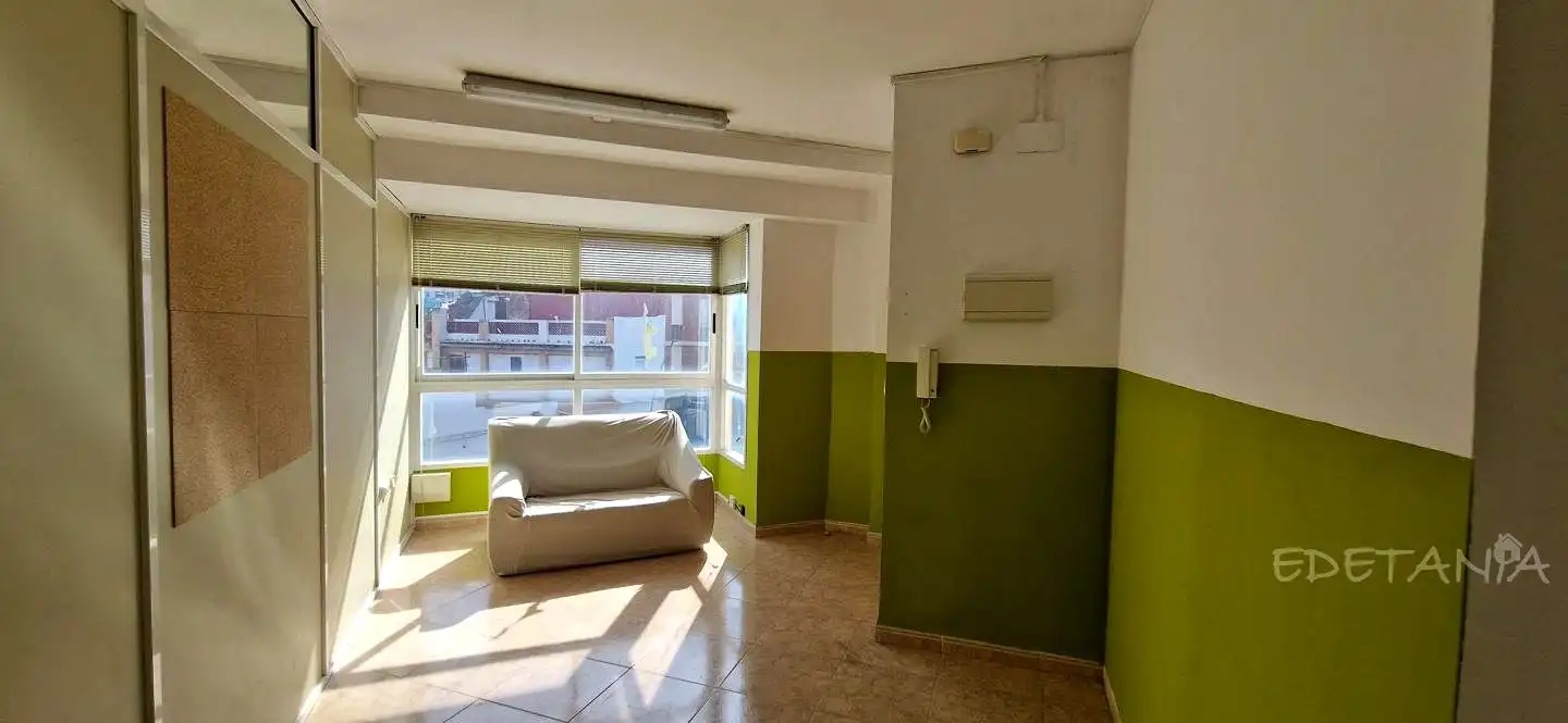 Dormitori de Local de lloguer en Moncada amb Aire condicionat