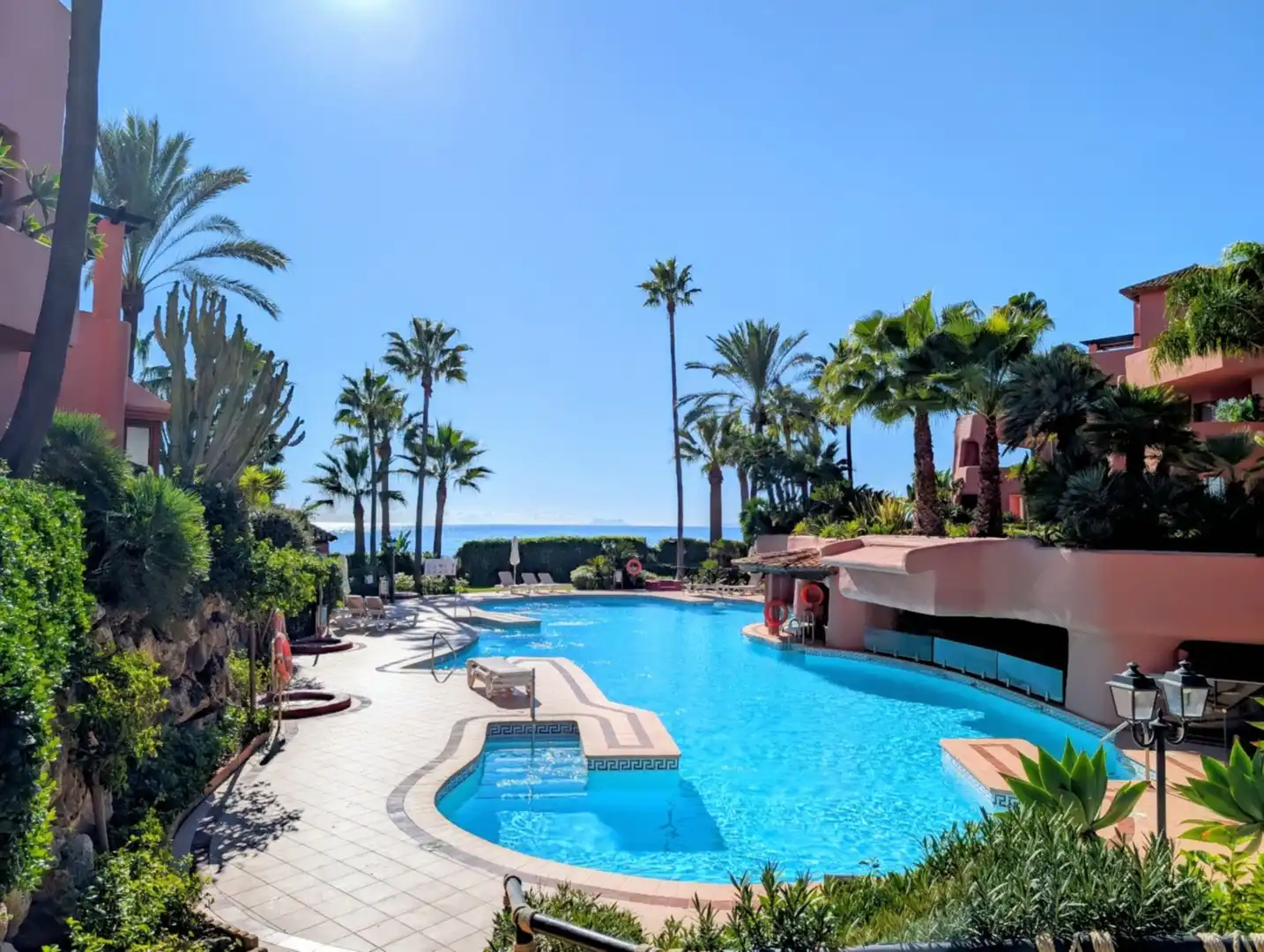 Piscina de Ático en venta en Estepona con Aire acondicionado, Calefacción y Terraza