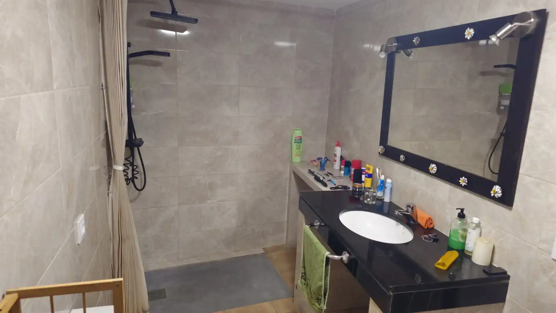 Bathroom of Apartments for rent in Íllar  with Air Conditioner, Furnished and Oven