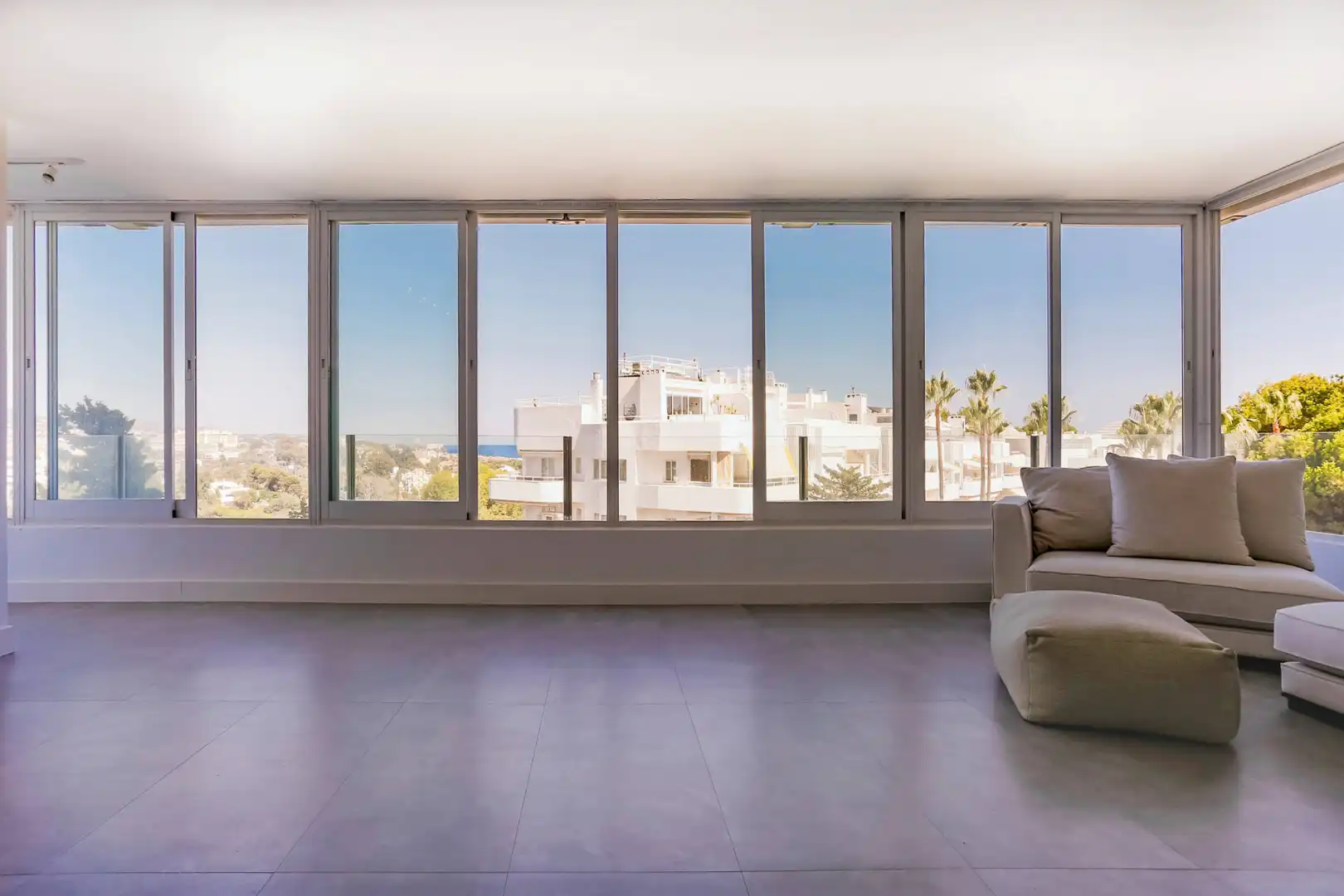 Sala d'estar de Apartament en venda en Marbella amb Terrassa, Piscina i Internet