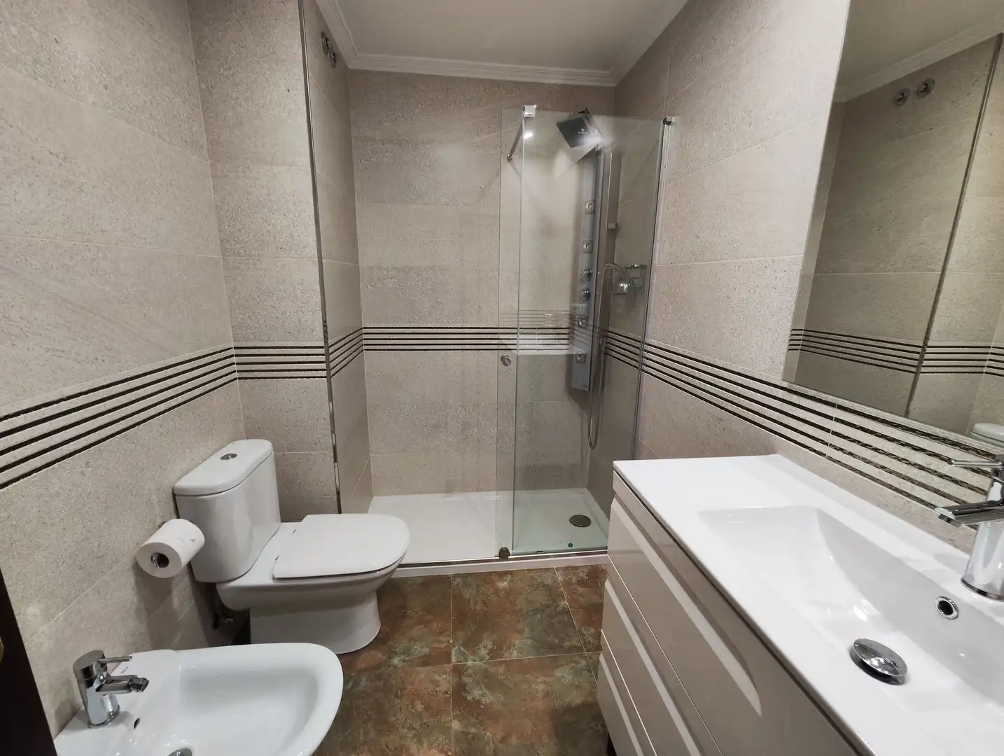 Baño de Casa adosada en venta en Vigo  con Jardín privado, Parquet y Terraza